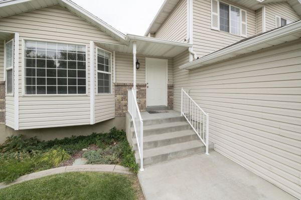 Cost of White Vinyl Siding Replacement in Tallahassee